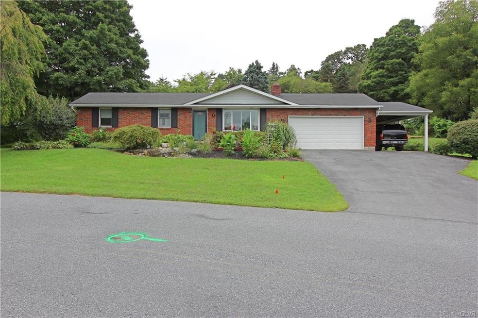 7316 W Hillcrest Ln, Slatington, PA 18080 - photo 1