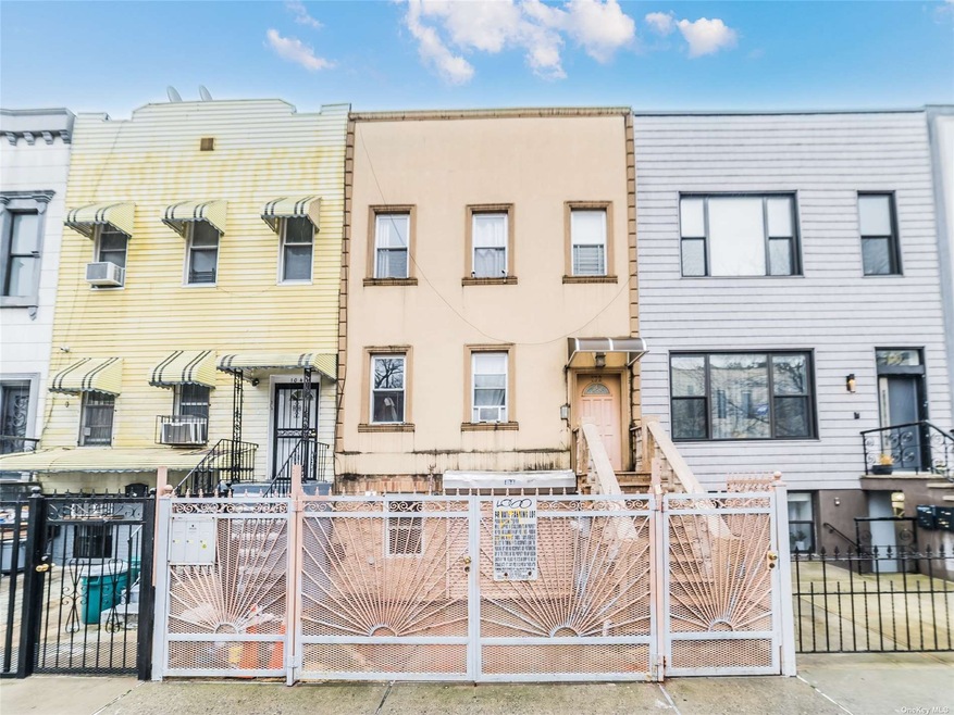 Sold $1,117,500 • Co-Listing Agent