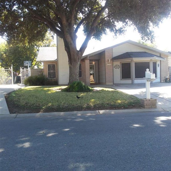 1309 Hibiscus Ln, Laredo, TX 78041 - photo 1