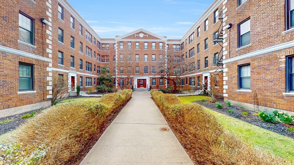 64 Queensberry St unit 111, Boston, MA 02215 - photo 1