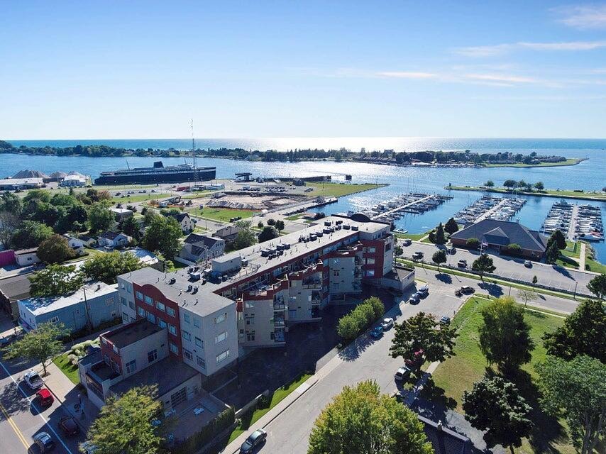 105 W Danaher St unit 201, Ludington, MI 49431 - photo 1