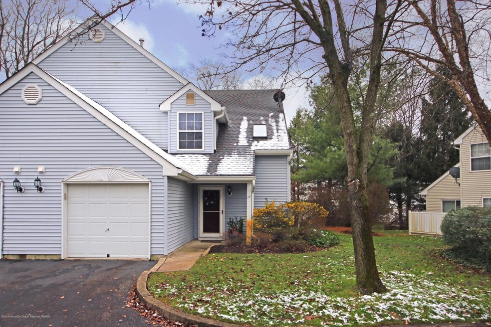 17 Commons Dr