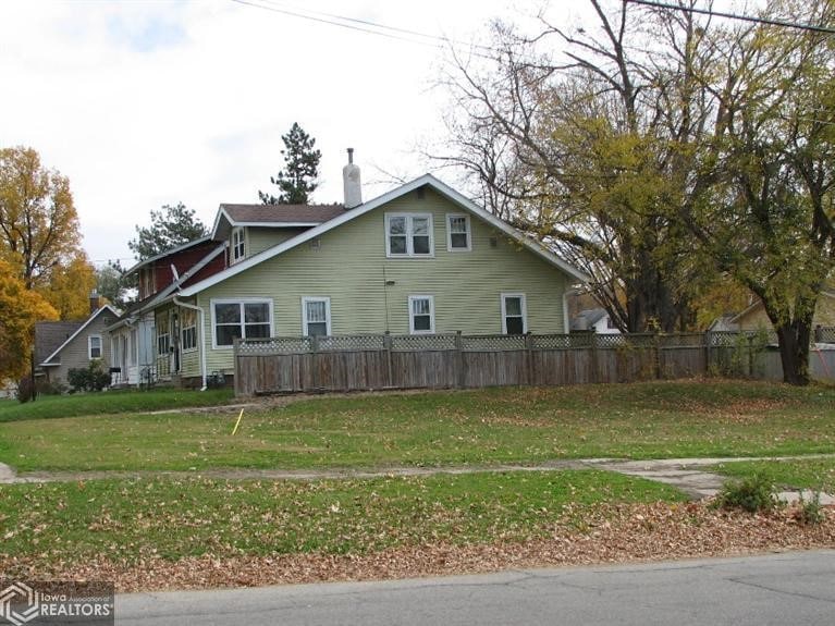 402 1st St S, Newton, IA 50208 - photo 1