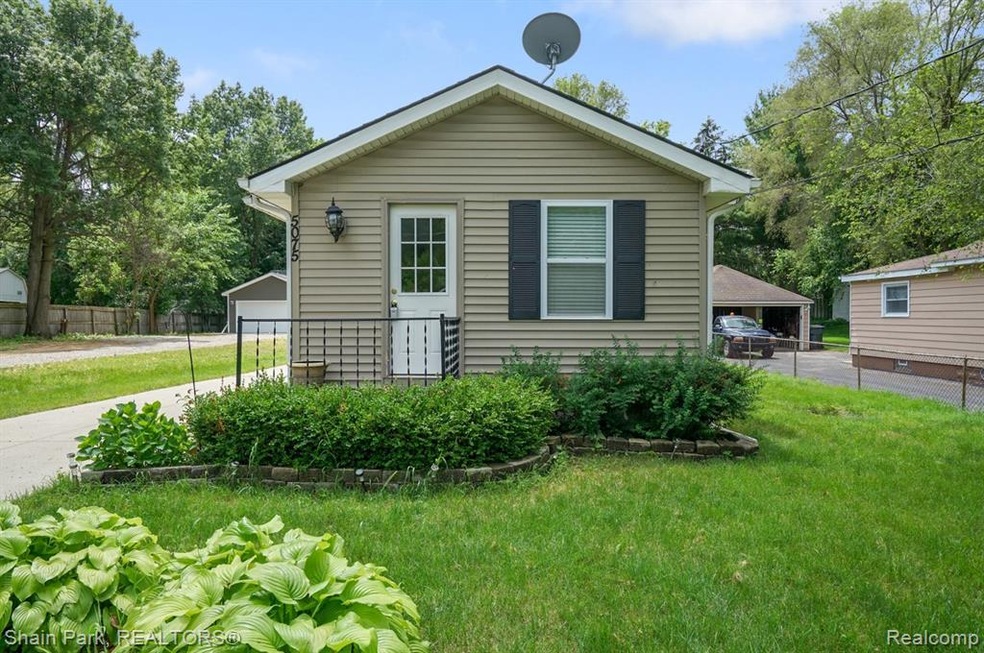 5075 Pheasant Rd, Waterford, MI 48327 - photo 1