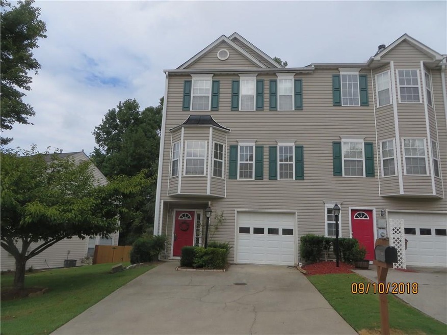 Spacious fee simple townhome in convenient Pilgrim