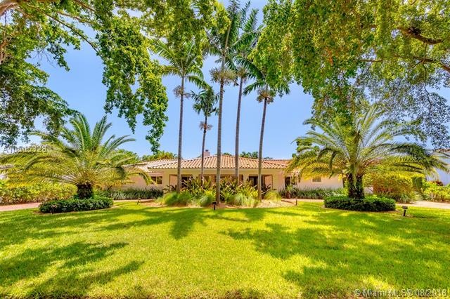 Grand entrance - Gables by the Sea