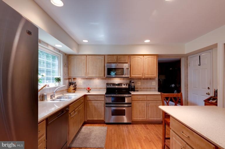 15853 Montview Dr, Dumfries, VA 22025 - photo 1