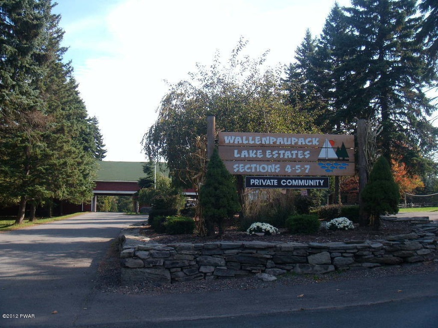 52 Red Hawk Dr, Paupack Township, PA 18436 - photo 1