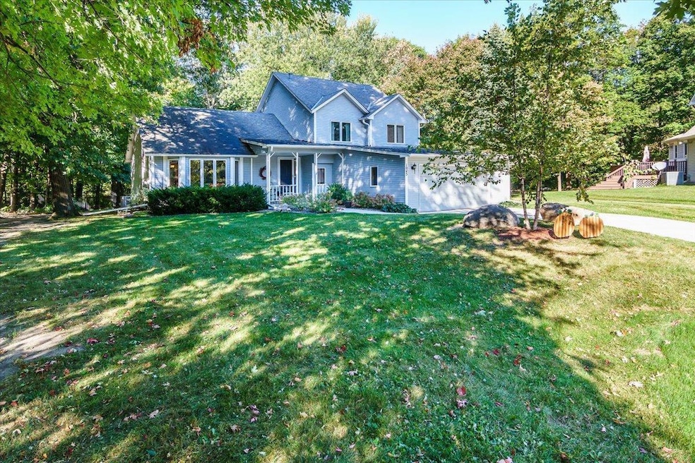 1045 Crest Ridge Ct, Mound, MN 55364 - photo 1