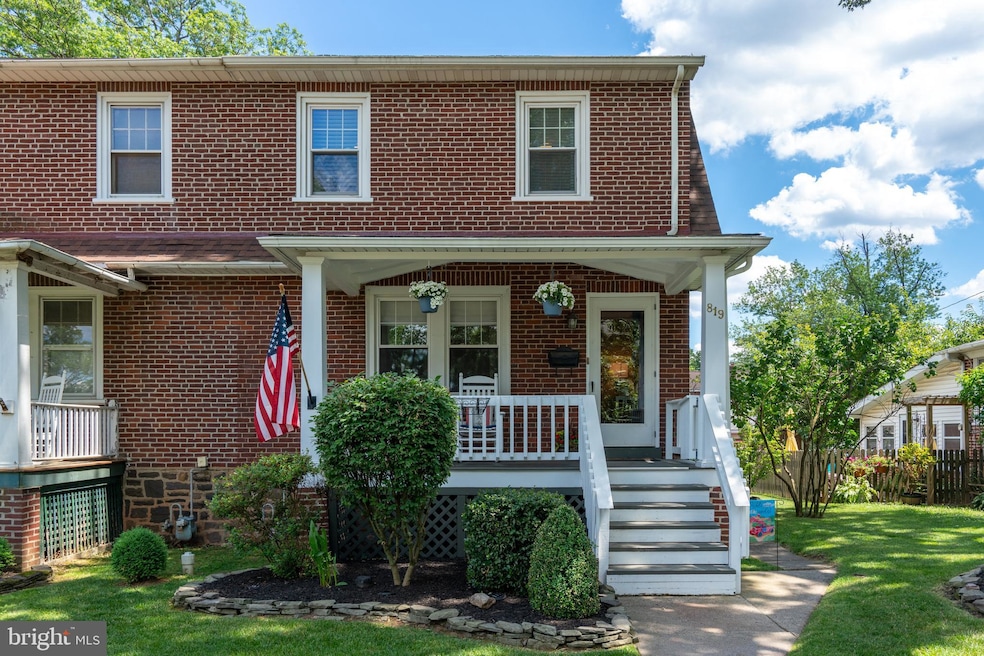 819 Forrest St, Lansdale, PA 19446 - photo 1