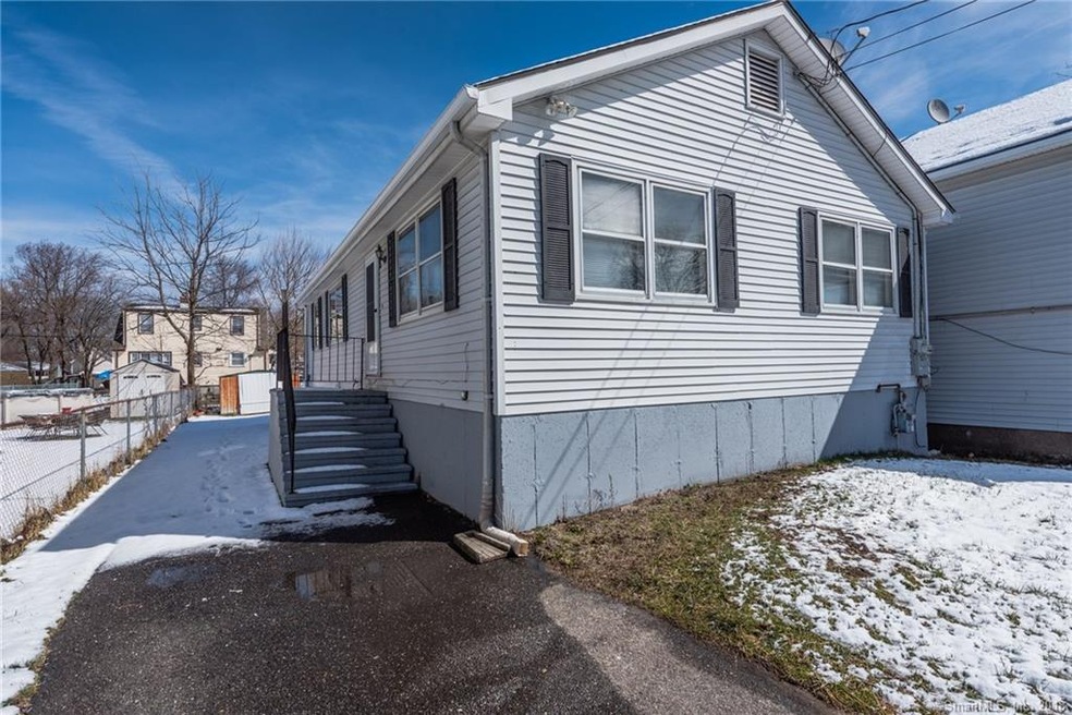 252 Mckinley Ave, Stratford, CT 06615 - photo 1
