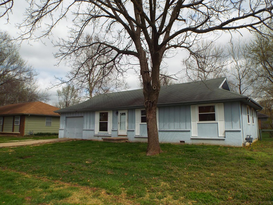 706 N Frank, Nixa, MO 65714 - photo 1