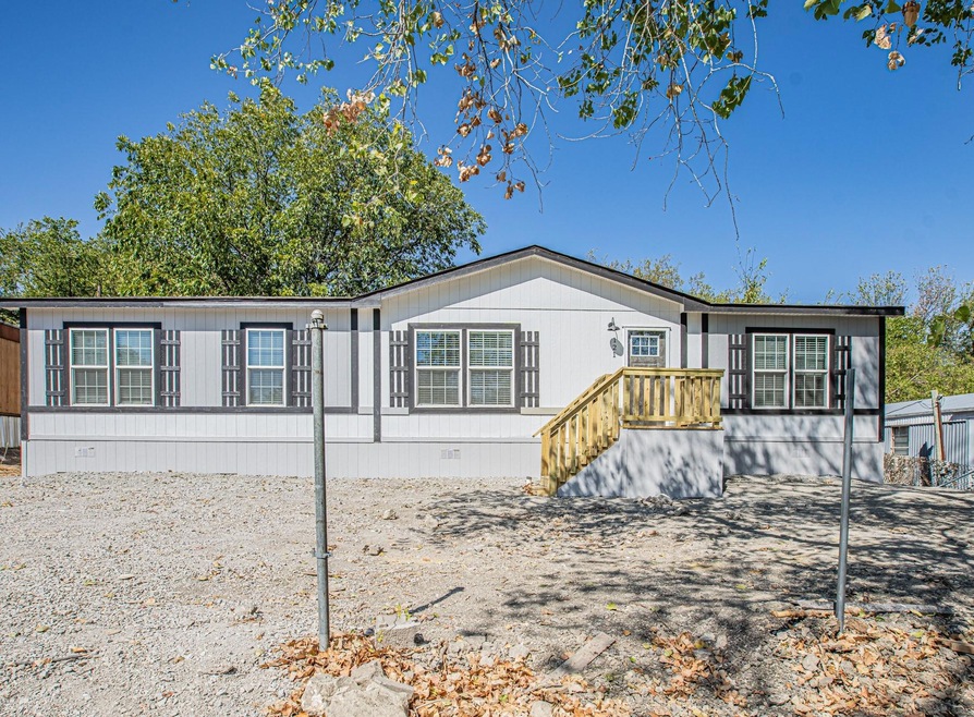 121 Apollo Dr, Fort Worth, TX 76108 - photo 1