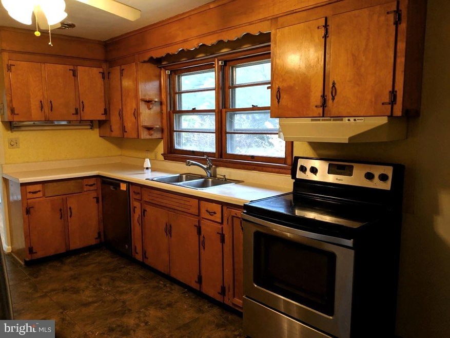 19110 Cherry Tree Dr, Hagerstown, MD 21742 - photo 1