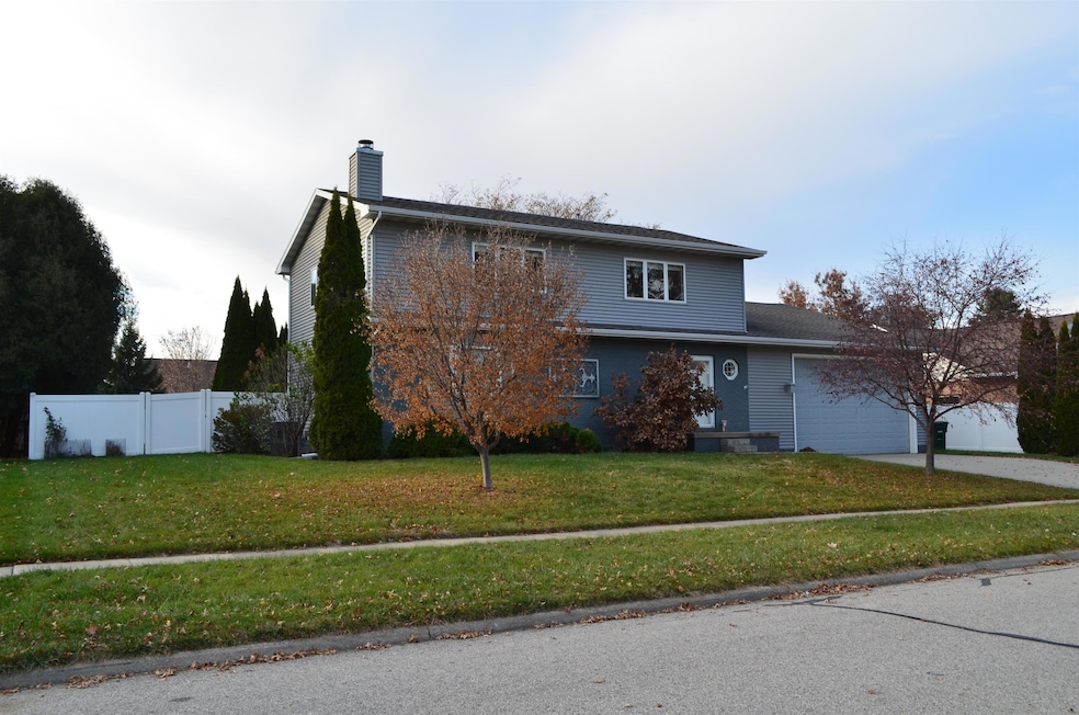 1553 Audubon Dr, Waterloo, IA 50701 - photo 1