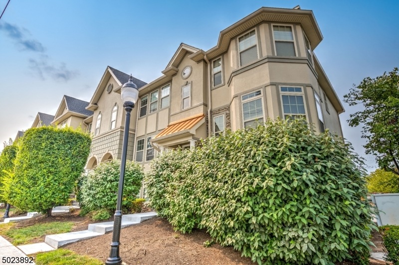 742 Green Ln, Union, NJ 07083 - photo 1