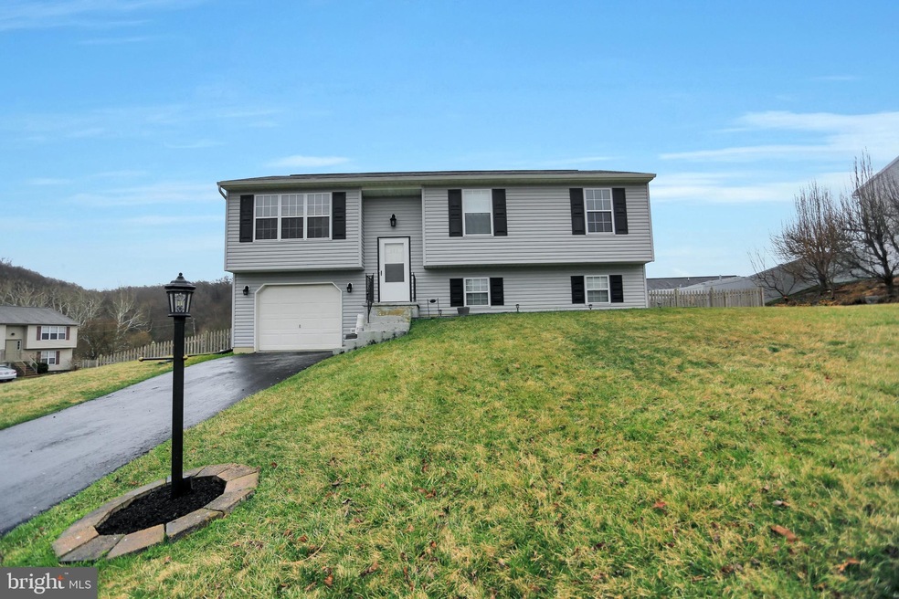 185 Asbury Ct, Mount Wolf, PA 17347 - photo 1