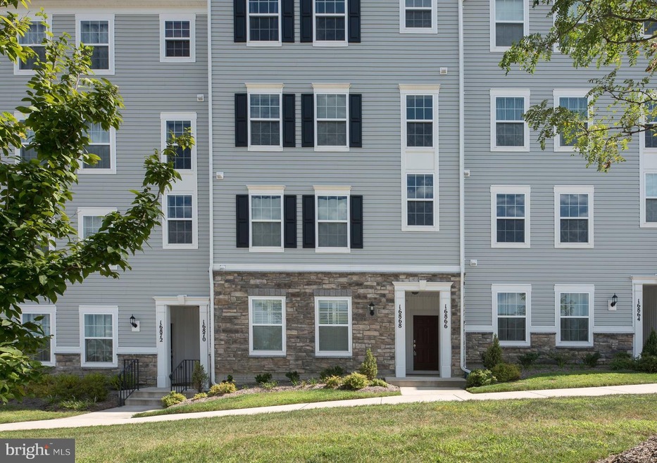 16866 Porters Inn Dr unit 44, Dumfries, VA 22026 - photo 1