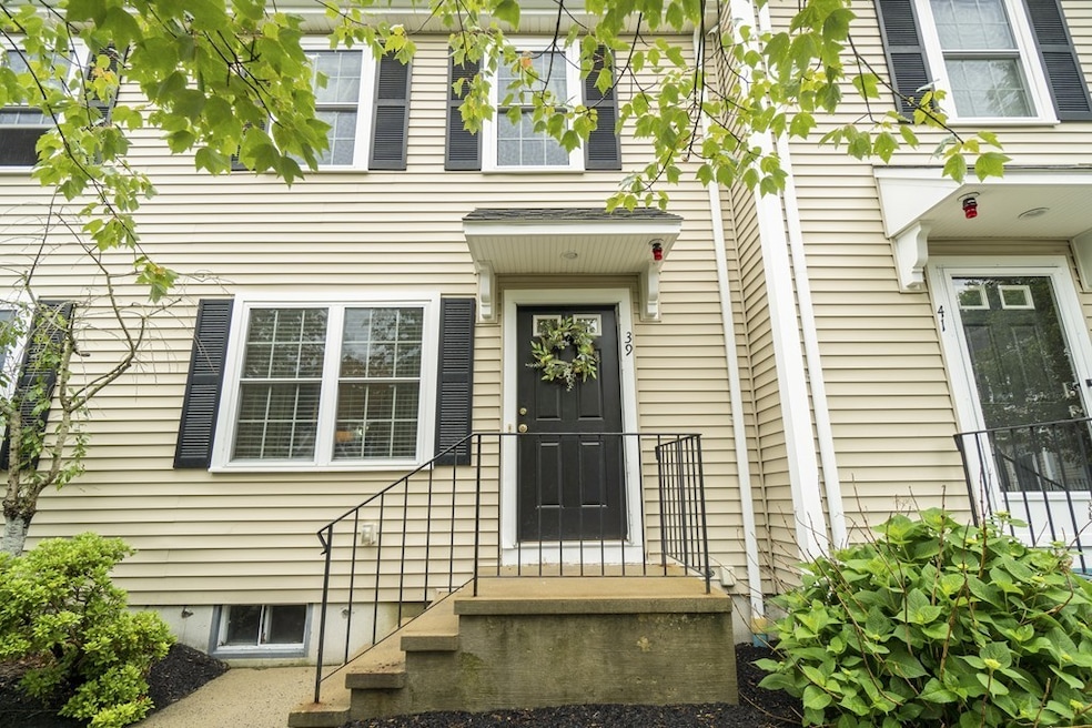 39 Boxberry Ln, Rockland, MA 02370 - photo 1