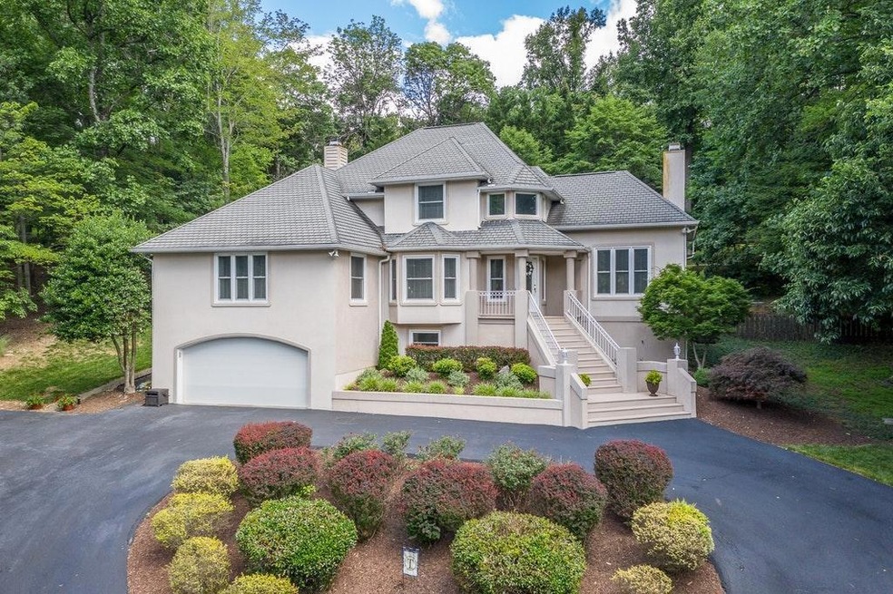 6695 Christopher Dr
