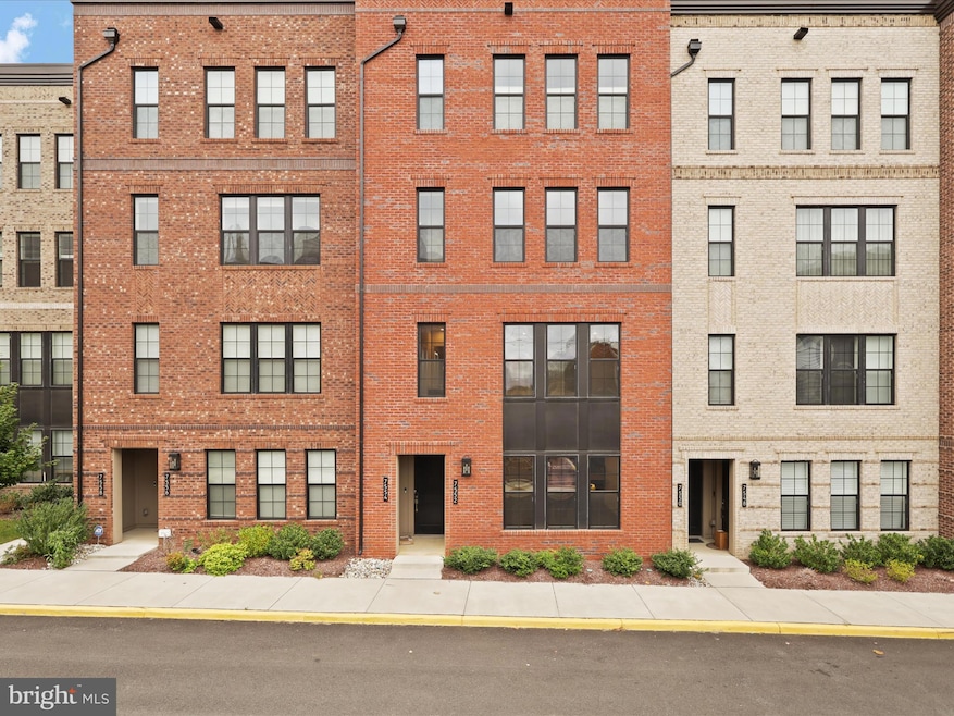 7552 Sawyer Farm Way unit 1405, McLean, VA 22102 - photo 1