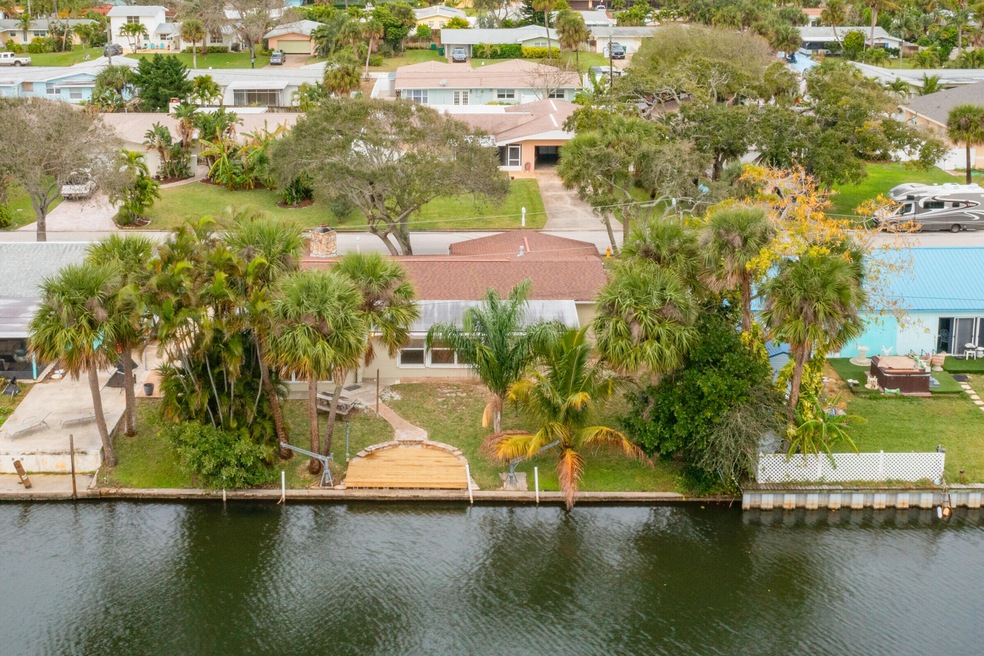 Come live the Beach Life!