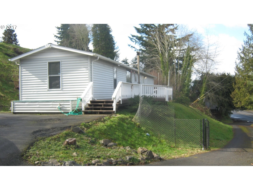 624 E B St, Rainier, OR 97048 - photo 1