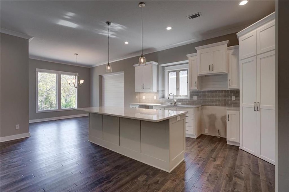 6927 Kenton St, Shawnee, KS 66226 - photo 1