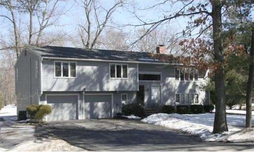 22 Causeway St, Hudson, MA 01749 - photo 1