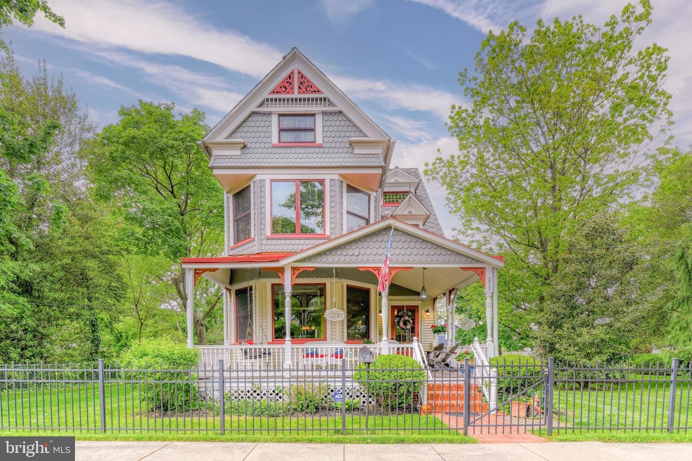 215 Walnut St, Beverly, NJ 08010 - photo 1