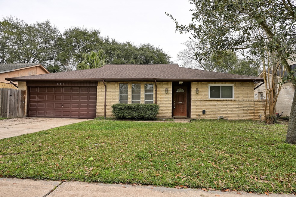 16435 Bougainvilla Ln, Friendswood, TX 77546 - photo 1