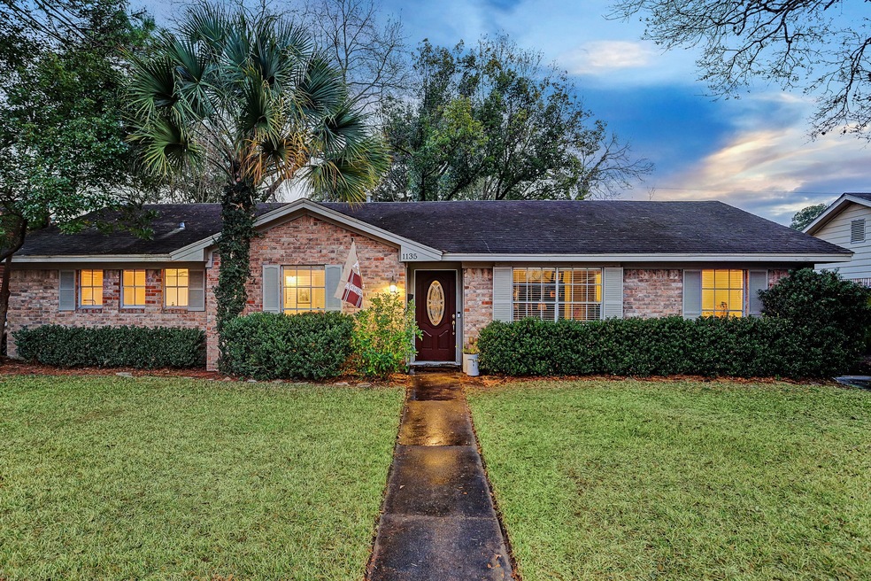 1135 Marcella St, Houston, TX 77091 - photo 1