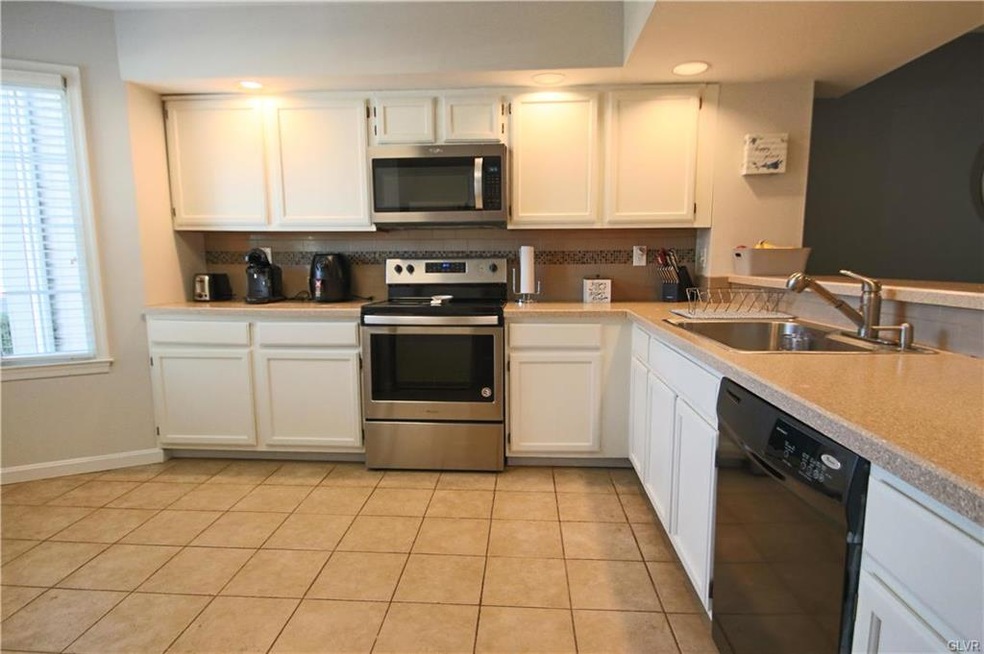 112 Founders Ct, Bethlehem, PA 18020 - photo 1