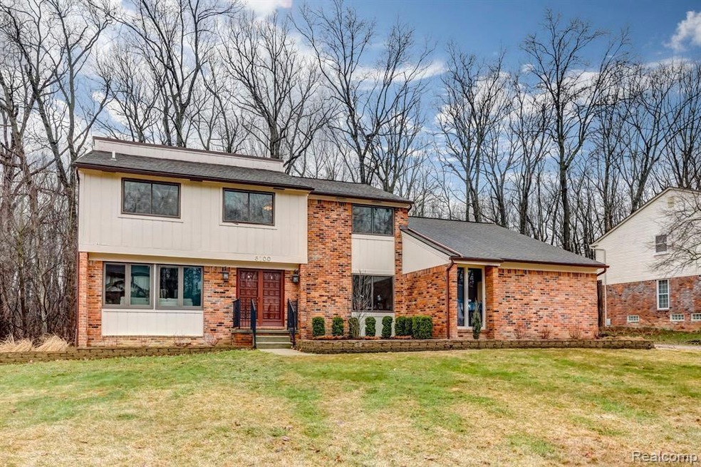 6100 Glen Eagles Dr, West Bloomfield, MI 48323 - photo 1