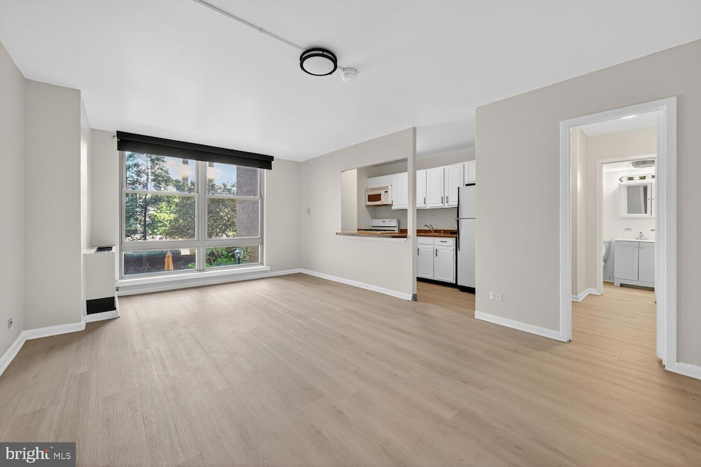 The Newport unit 210, Washington, DC 20036 - photo 1