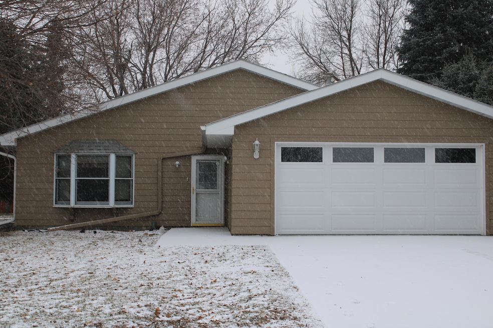 1113 Williams Ave, Mitchell, SD 57301 - photo 1