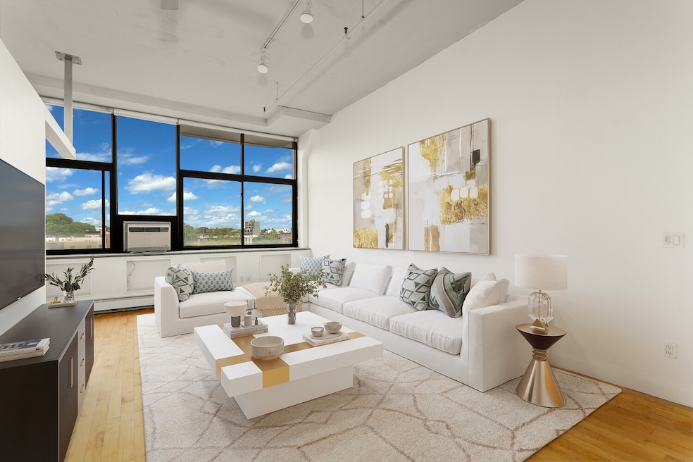Pending $1,250,000 • Co-Listing Agent