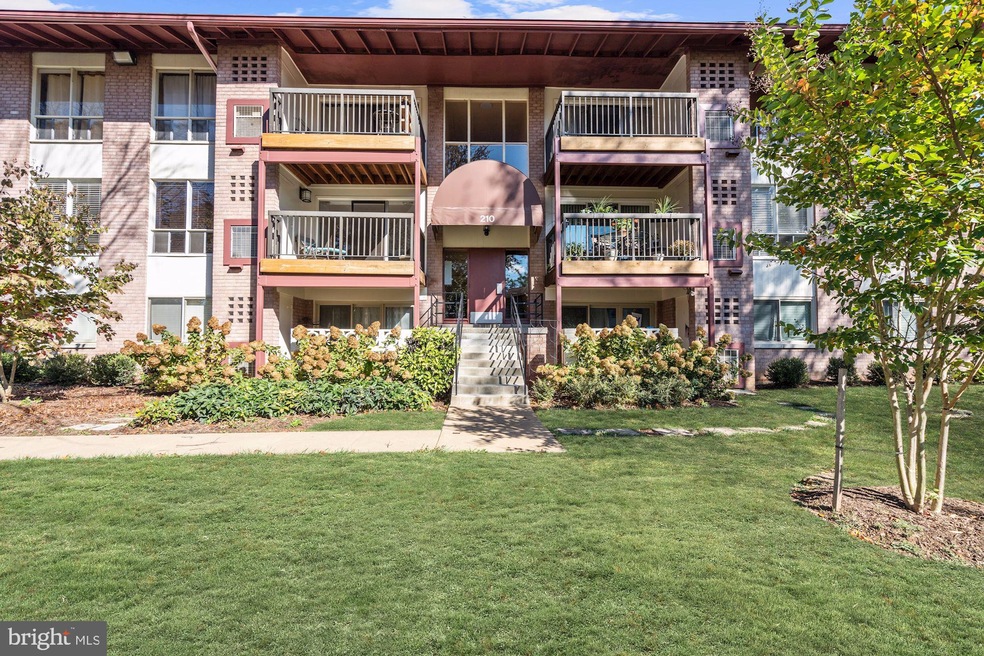210 Park Terrace Ct SE unit 59, Vienna, VA 22180 - photo 1