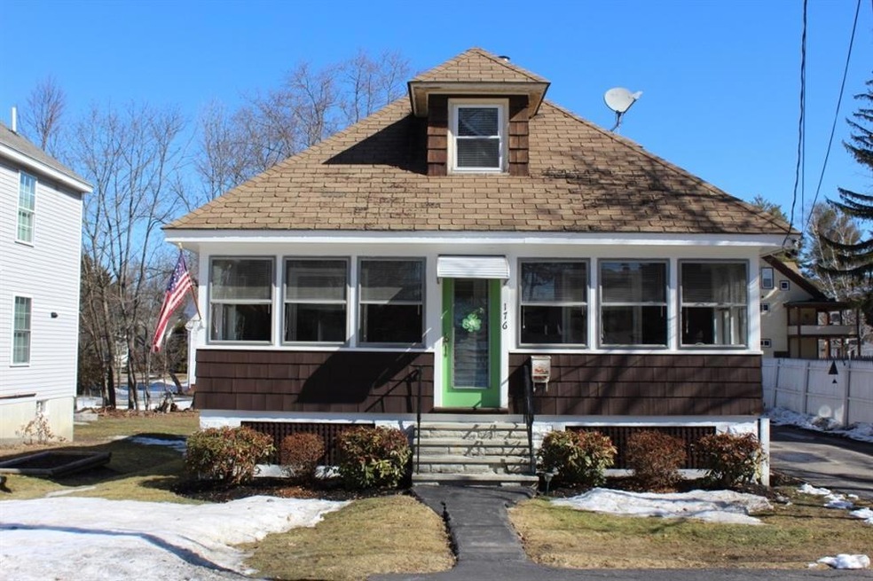 Sweet Bungalow nestled between two...