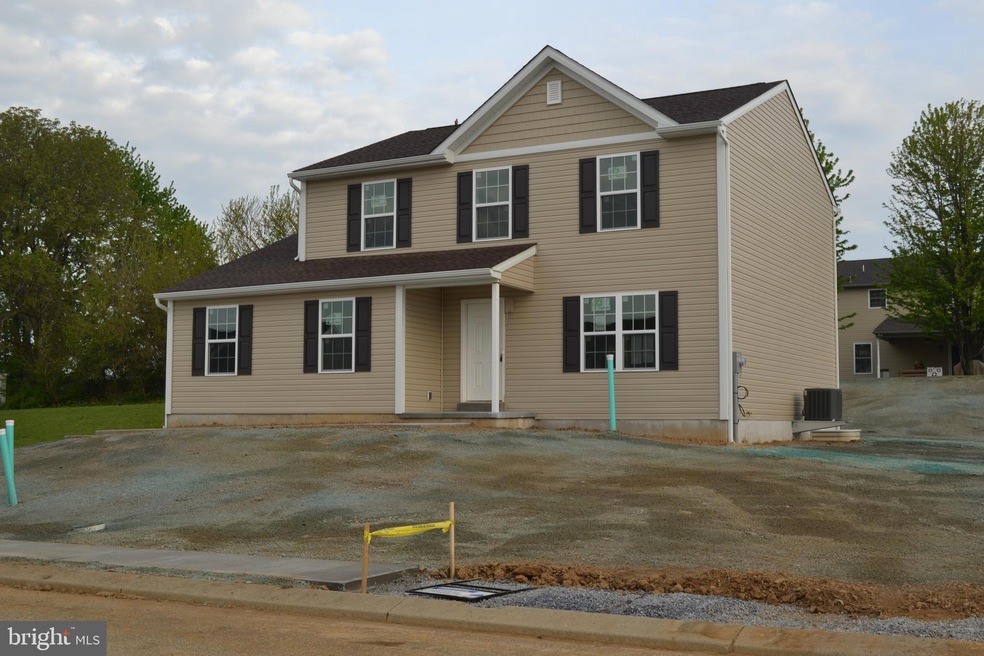 86 Nantucket Dr, Reading, PA 19605 - photo 1