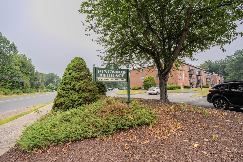 513 Emmett St unit 14, Bristol, CT 06010 - photo 1