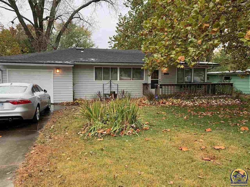 1901 SW Harp Place, Topeka, KS 66611 - photo 1