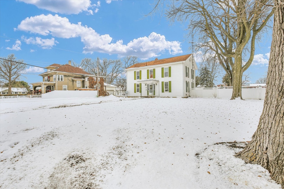 110 E Barker St, Tuscola, IL 61953 - photo 1