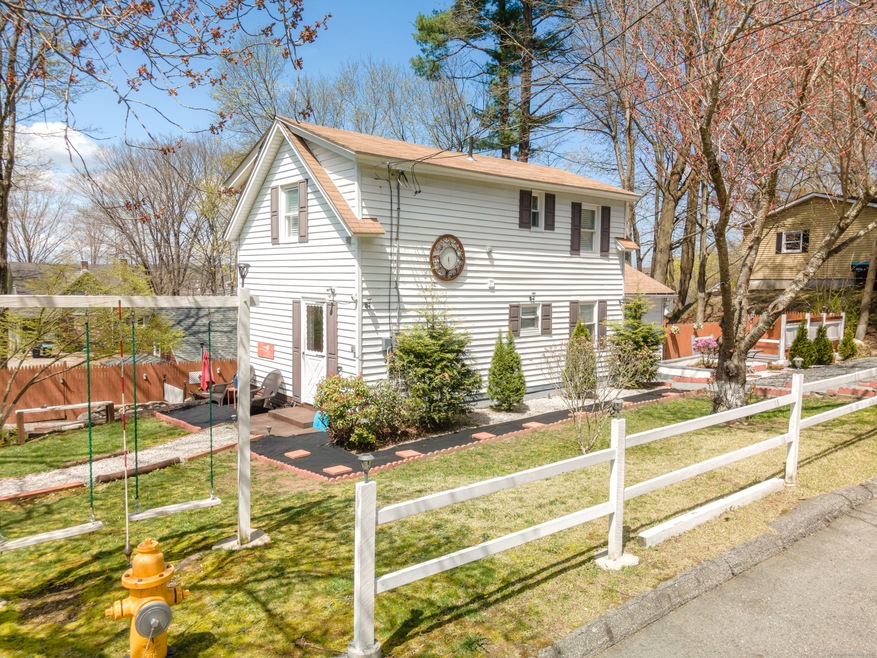 136 Wilkinson St, Putnam, CT 06260 - photo 1