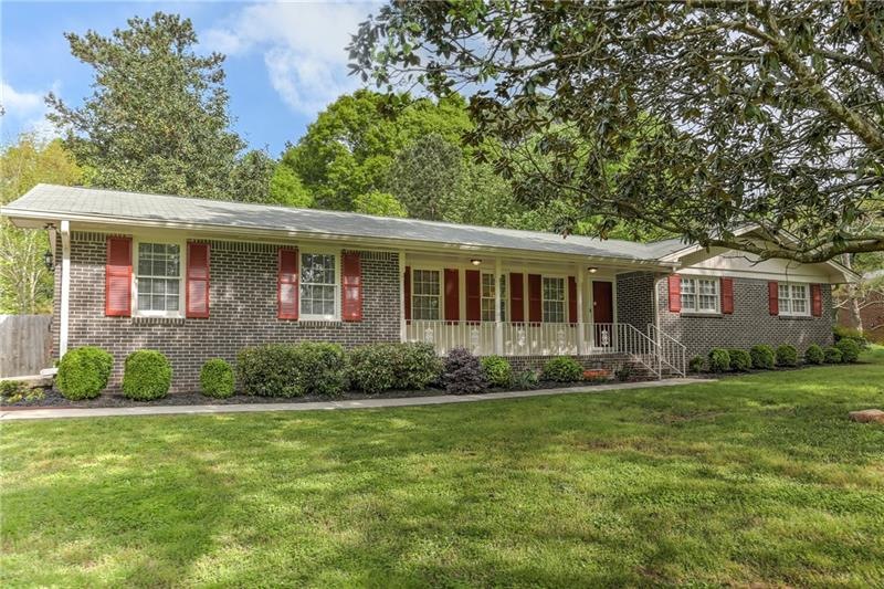 Four sideded Brick Ranch