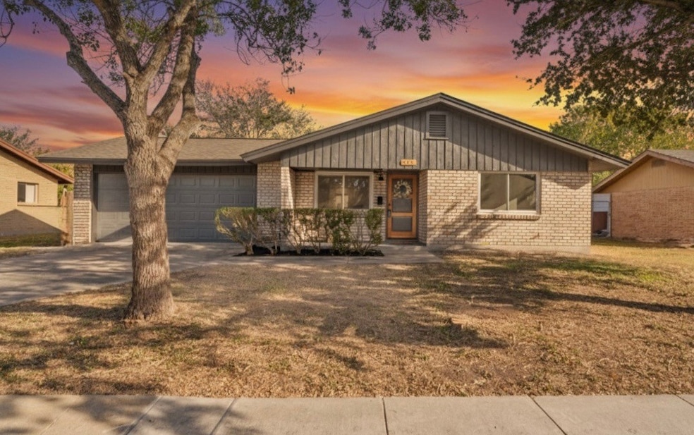 914 Brock Dr, Corpus Christi, TX 78412 - photo 1