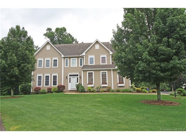 Stunning home in pristine condition; Cul-De-Sac se