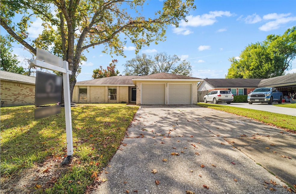 327 Windward Dr, League City, TX 77573 - photo 1