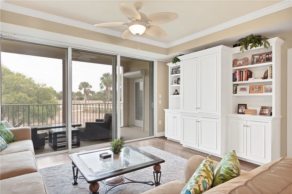 Hardwood floors, crown moldings, built-in cabinetr