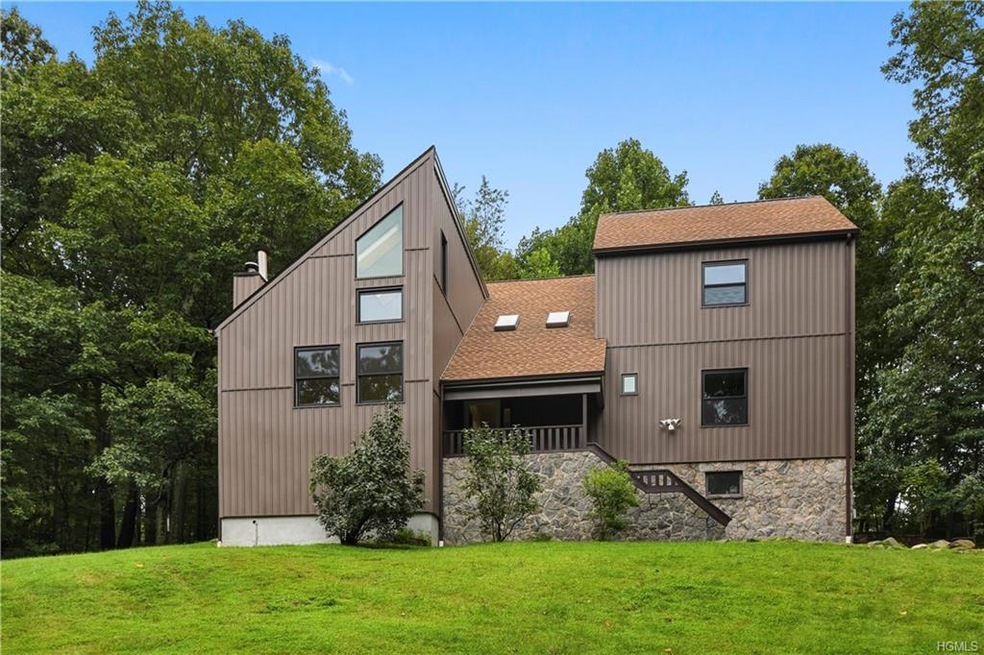 2048 Quaker Ridge Rd, Croton On Hudson, NY 10520 - photo 1